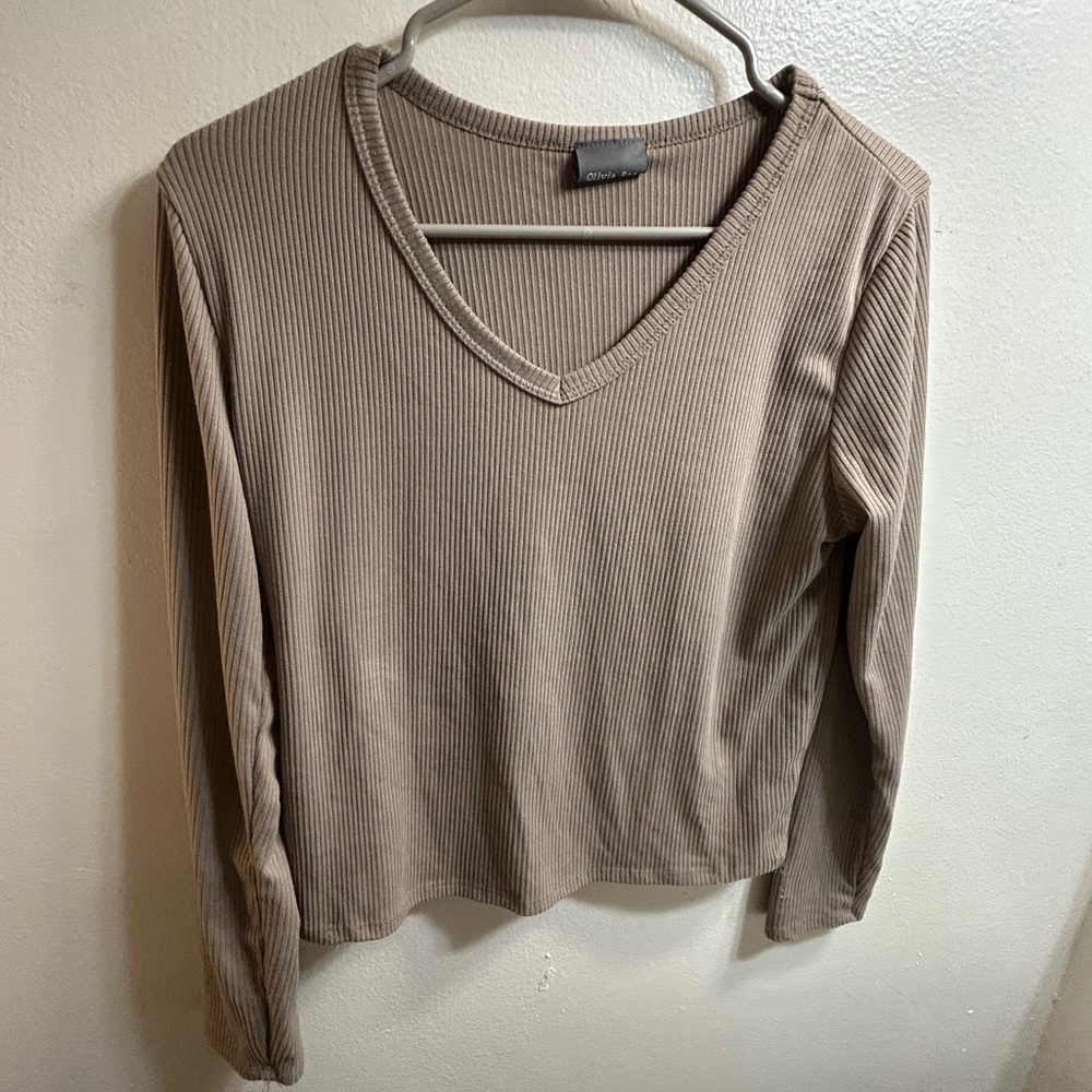 Ribbed V-Neck Long Sleeve Top